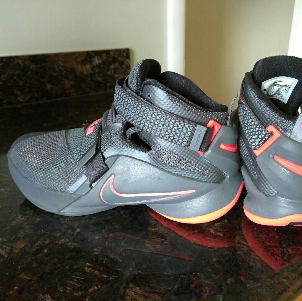 Lebron James Soldier basketball shoes